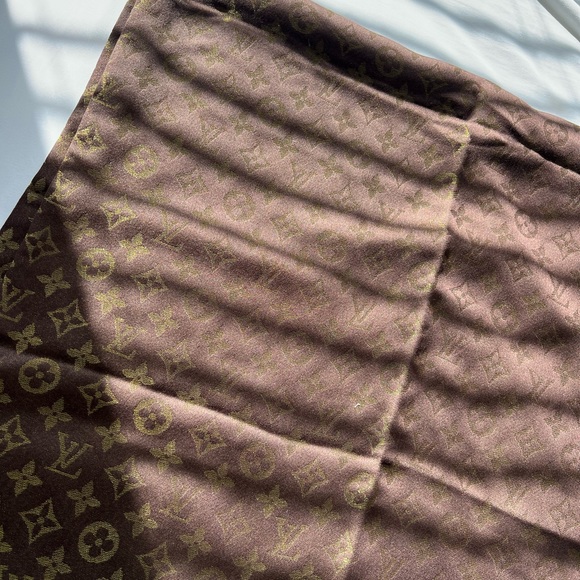 LOUIS VUITTON monogram brown with gold extra large scarf shawl - Picture 2 of 5